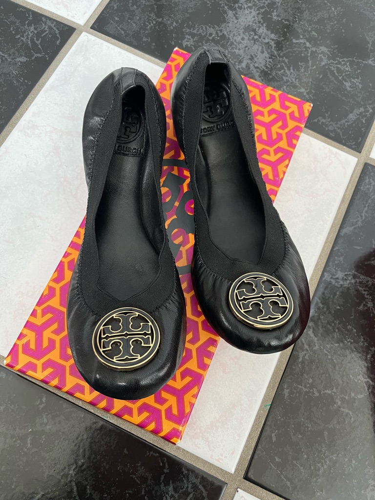 Nib 100% Auth Tory Burch Caroline Black Leather Logo Ballet Flats Sz 6.5